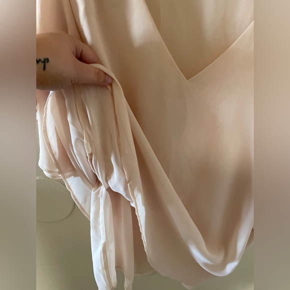 ✨Zenana Short Sleeve Vneck Nude Blouse Size M - Picture 6 of 8